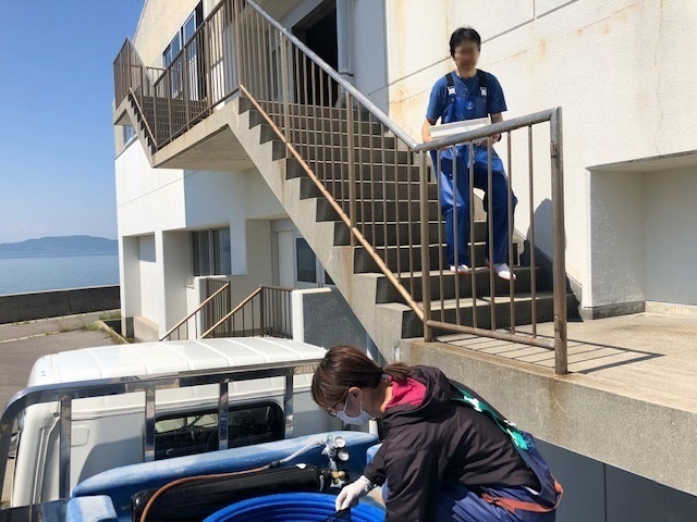 2ガザミを運ぶ.jpg