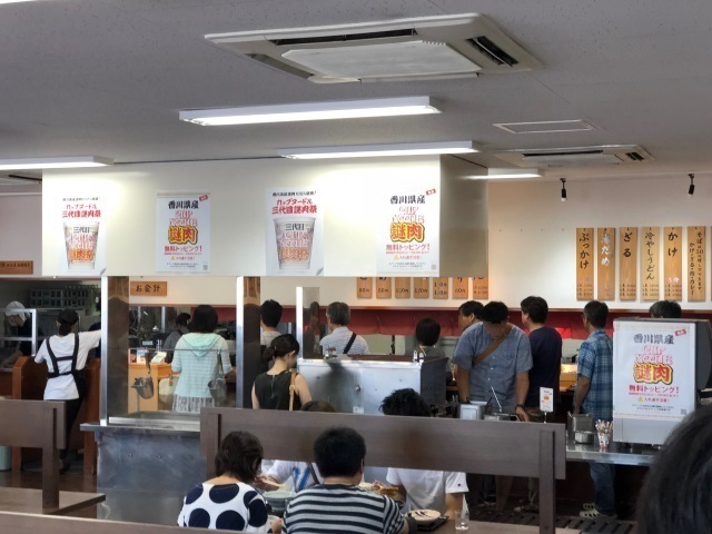 3中西うどん店内.jpg