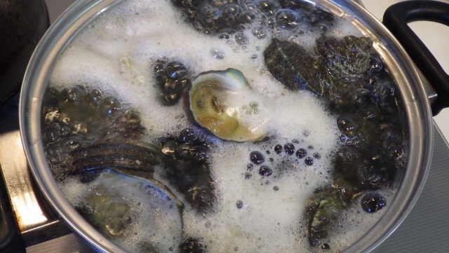 4さざえを湯がく.jpg
