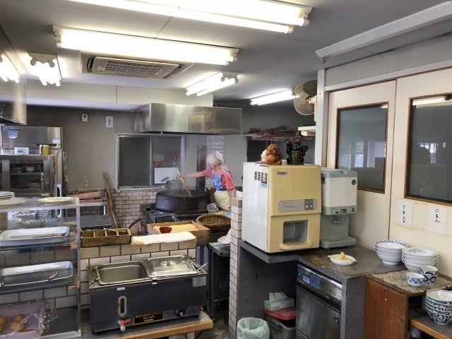 4中浦うどん 店内.jpg