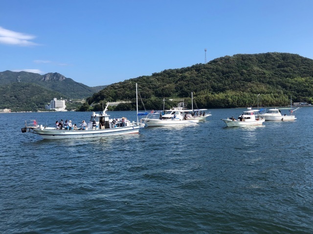 5みんなで放流.jpg