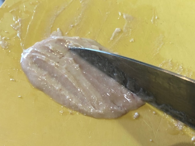 8肝はとにかく包丁でたたく.jpg