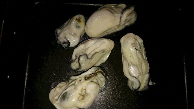 ⑦カキ表面焼き.jpg