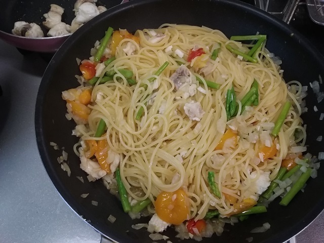 ⑪麺入れ味を決める.jpg