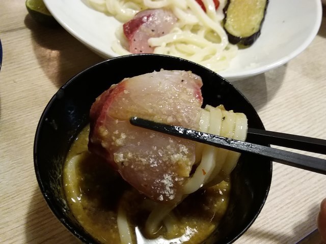 さぬ一ごまだれ麺リフト.jpg