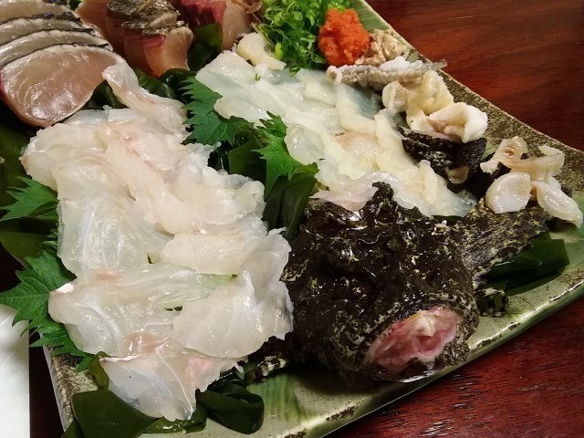オコゼお造り左側はアコウ.jpg