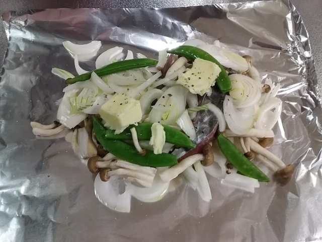 材料にバターのせ.jpg