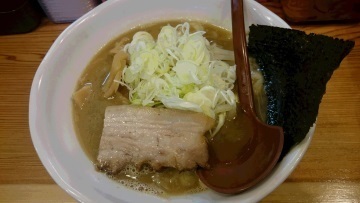 煮干豚骨ラーメン.jpg