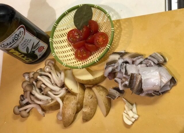 6アナゴのアヒージョ材料.jpg